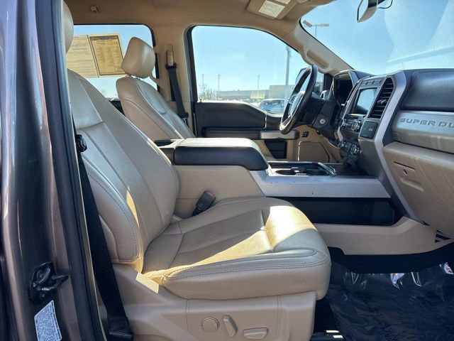 Used 2020 Ford F350 Lariat w/ Chrome Package image 26