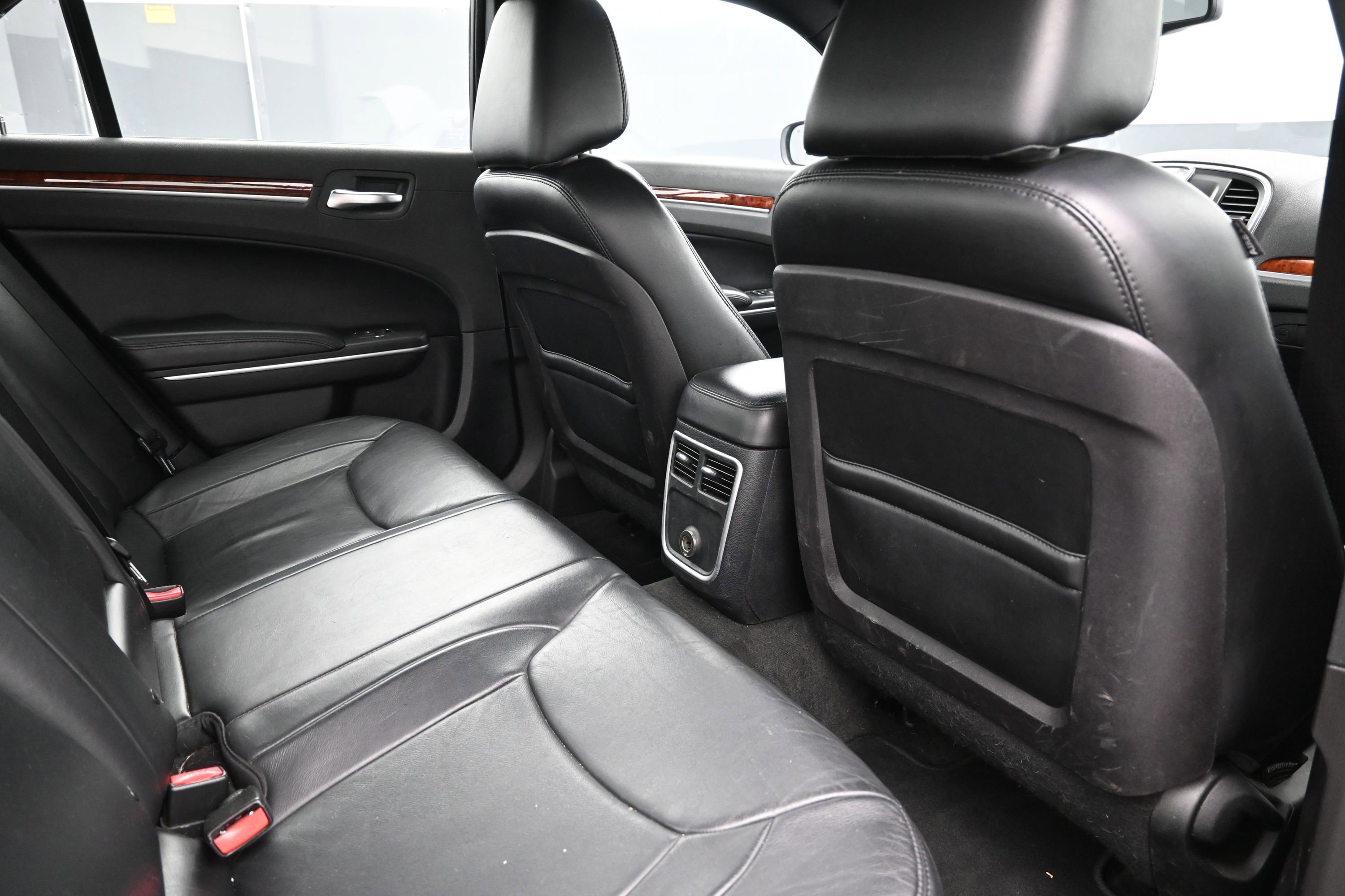 Used 2013 Chrysler 300 RWD image 21