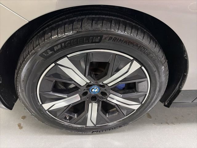 Used 2023 BMW iX xDrive50 w/ Premium Package image 28