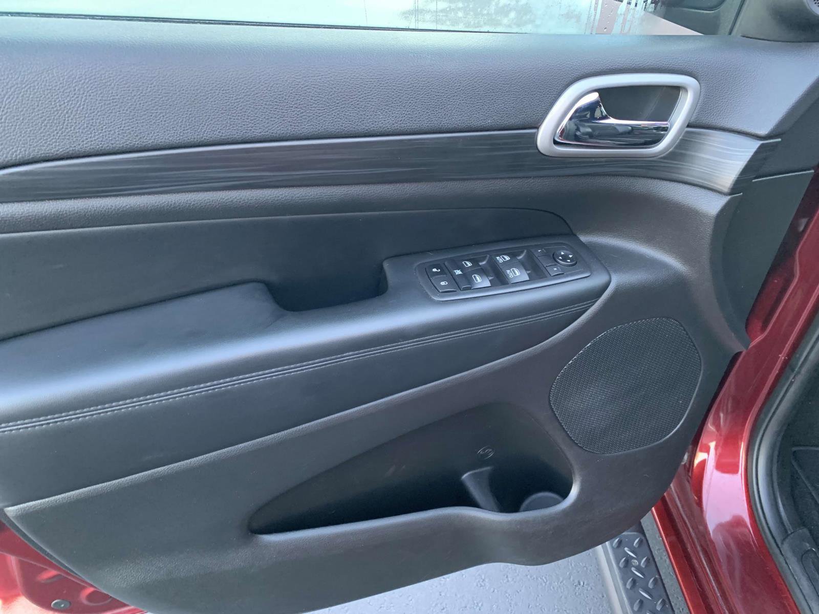 Used 2019 Jeep Grand Cherokee Altitude image 10