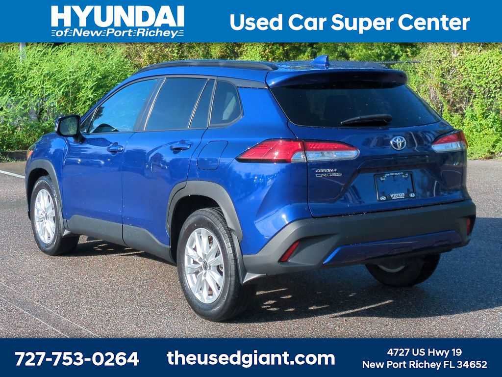 Used 2024 Toyota Corolla Cross LE FWD image 3