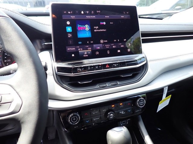New 2025 Jeep Compass Limited image 18