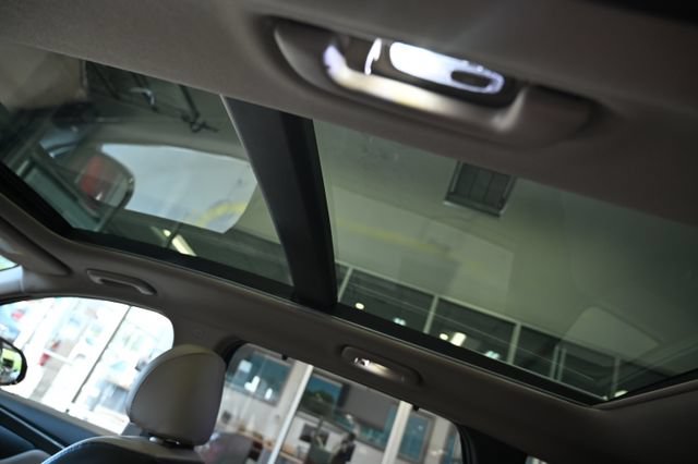 Used 2022 Hyundai Santa Fe SEL w/ Convenience + Premium Package FWD image 21