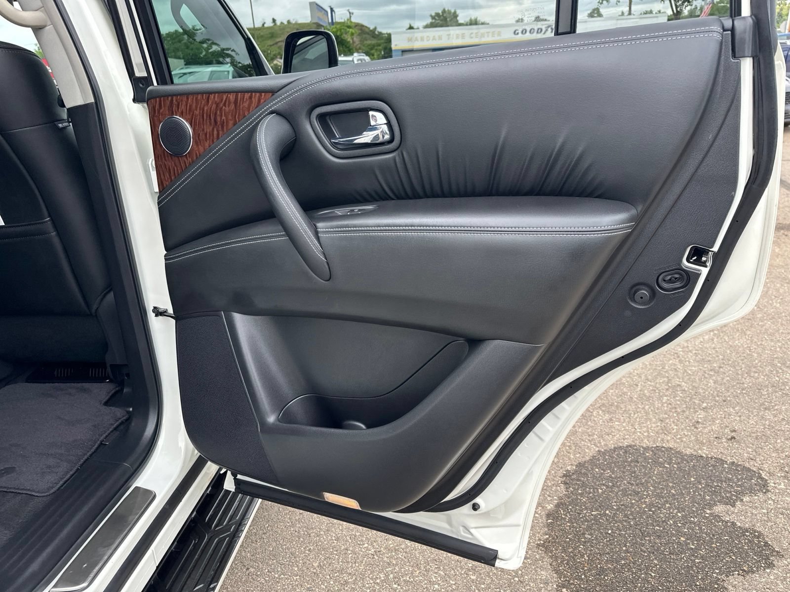 Used 2020 Nissan Armada Platinum w/ Captain's Chairs Package AWD/4WD image 38