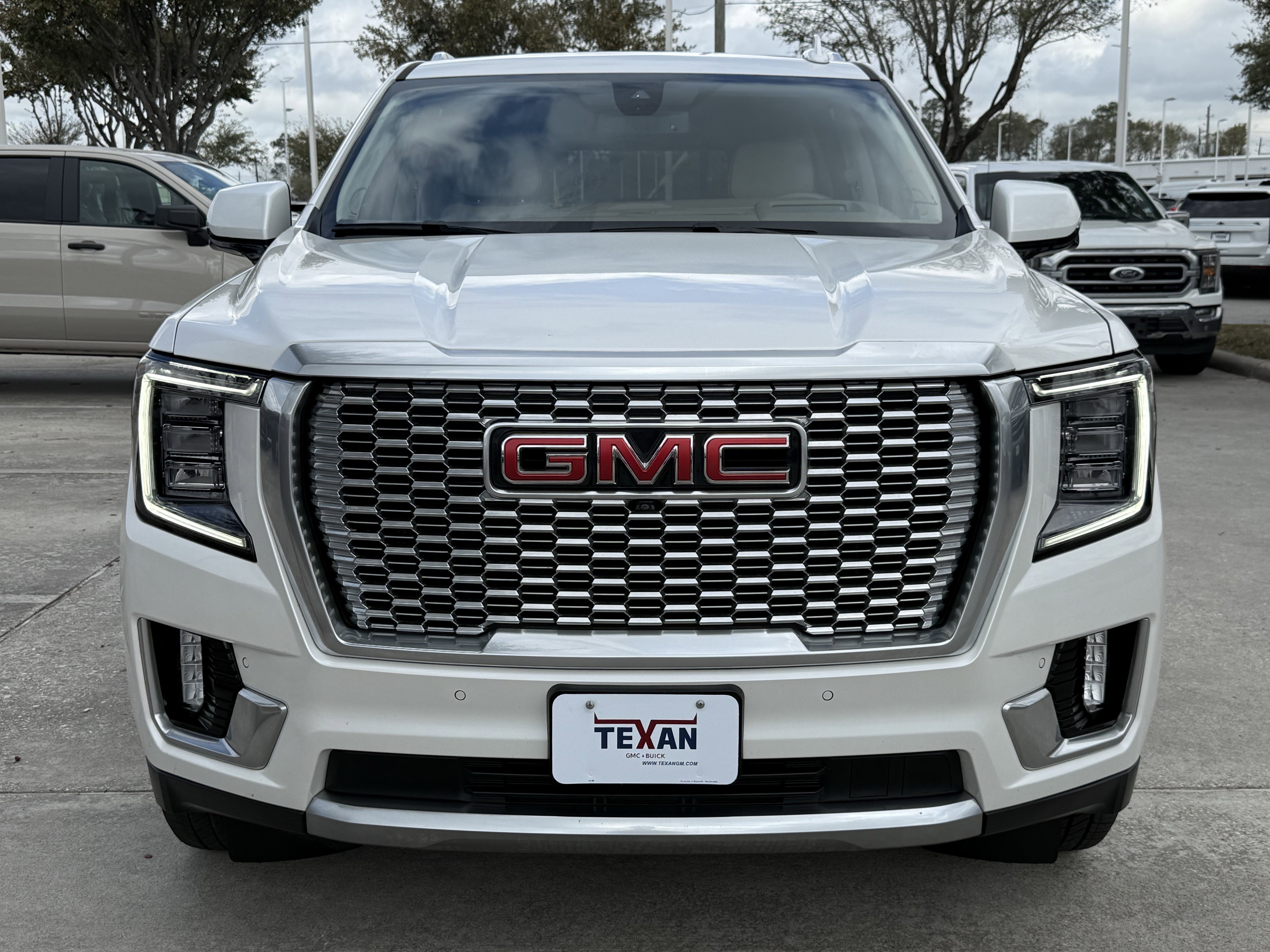 Used 2022 GMC Yukon XL Denali image 10