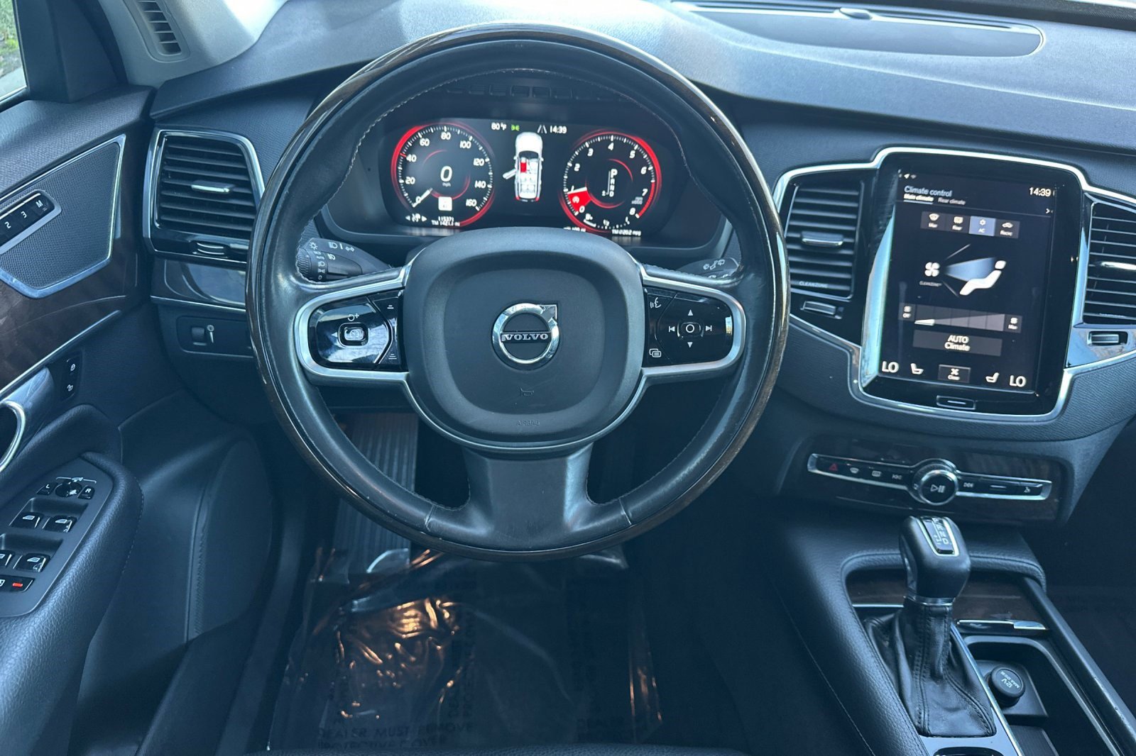 Used 2016 Volvo XC90 T6 Momentum w/ Momentum Plus Package image 18