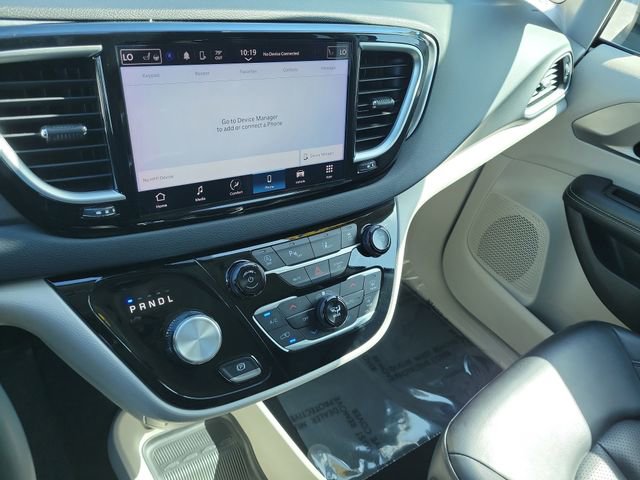 Used 2023 Chrysler Pacifica Touring-L FWD image 28