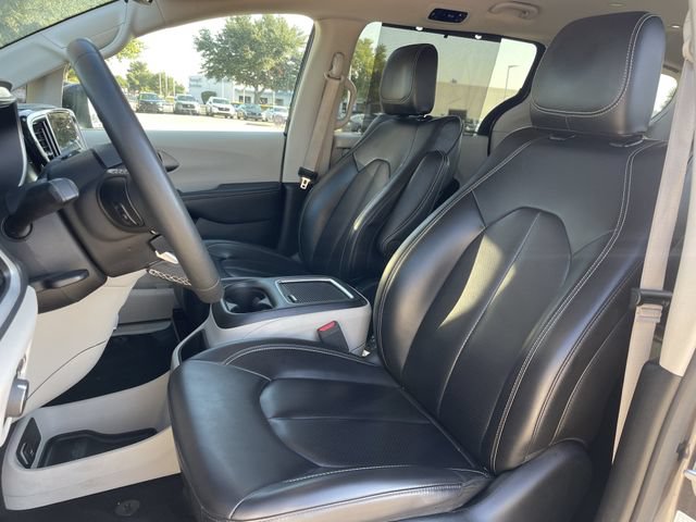 Used 2023 Chrysler Pacifica Touring-L FWD image 24