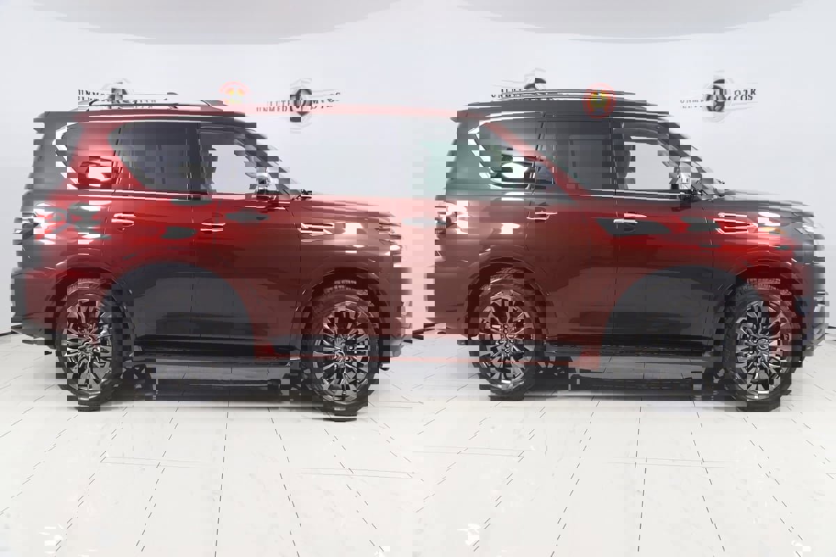 Used 2024 Nissan Armada Platinum w/ Captain's Chairs Package image 2