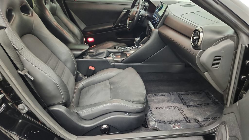 Used 2018 Nissan GT-R Premium AWD/4WD image 40