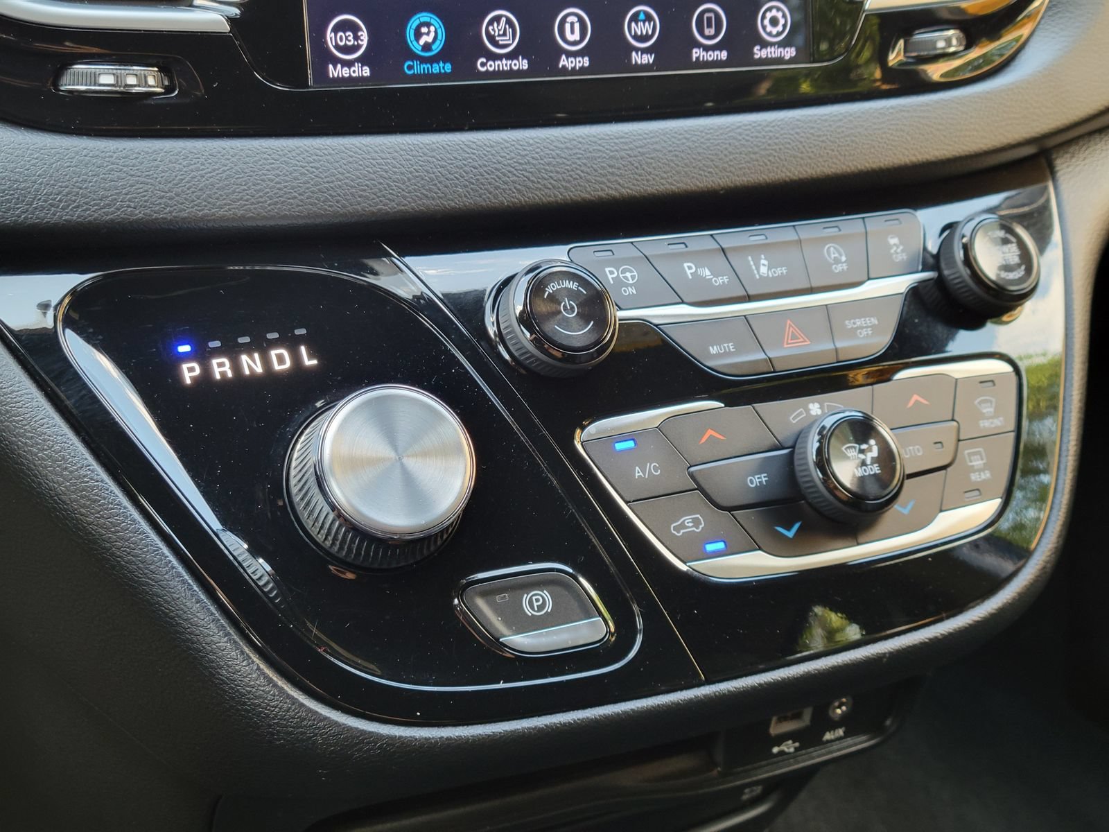 Used 2018 Chrysler Pacifica Touring-L Plus w/ Advanced Safetytec Group FWD image 22