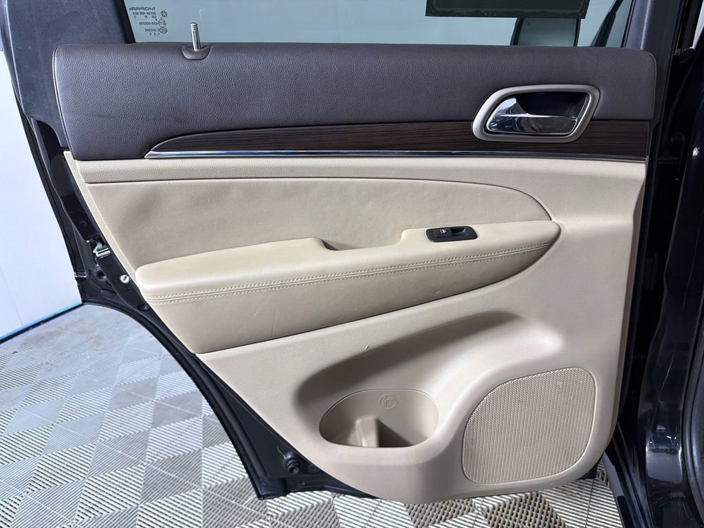 Used 2014 Jeep Grand Cherokee Overland w/ Advanced Technology Group image 24