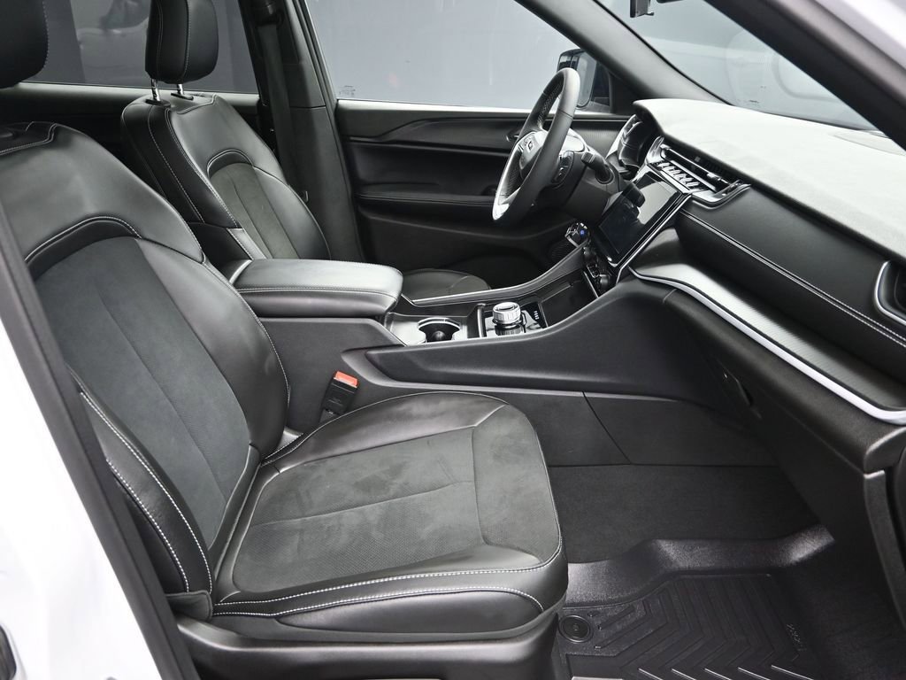 Used 2025 Jeep Grand Cherokee L Altitude image 39