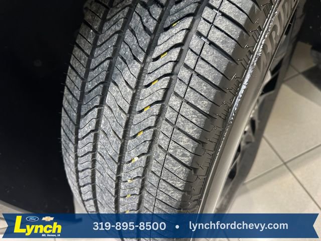 Used 2023 Chevrolet Traverse LT w/ Midnight/Sport Edition image 32