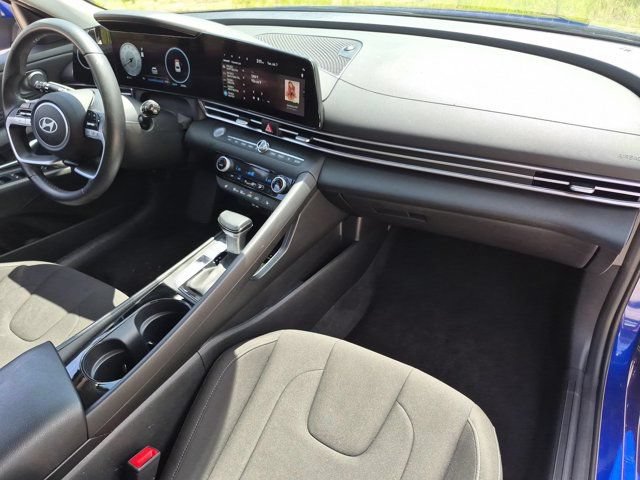 Used 2025 Hyundai Elantra SEL FWD image 32