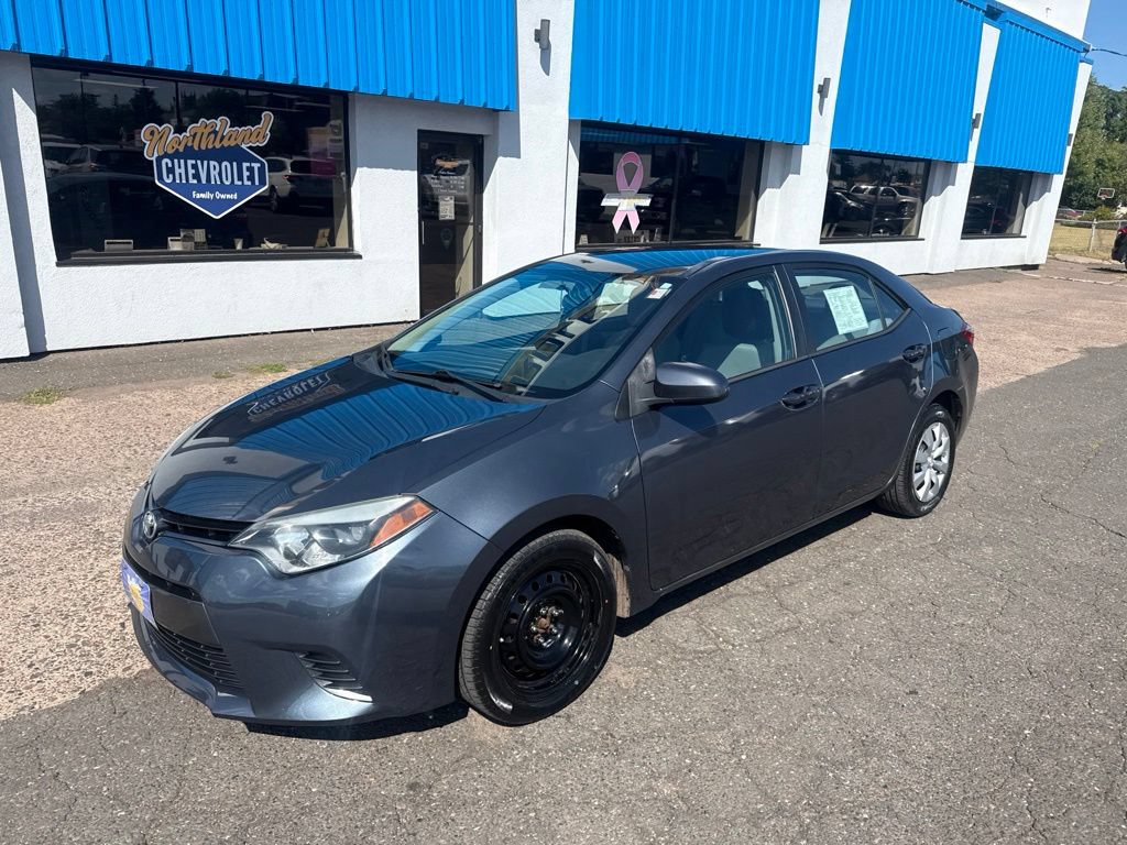 Used 2015 Toyota Corolla LE FWD image 2