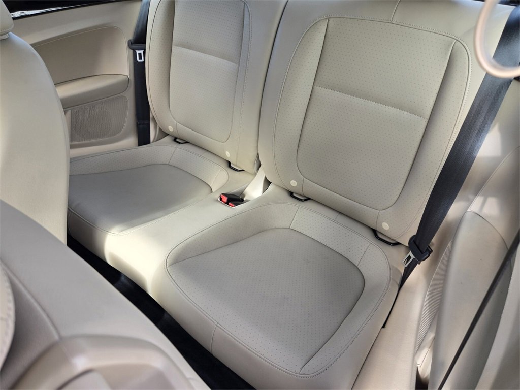 Used 2019 Volkswagen Beetle 2.0T SE image 12