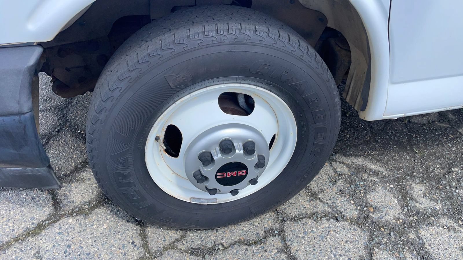 Used 2019 GMC Savana 3500 RWD image 43