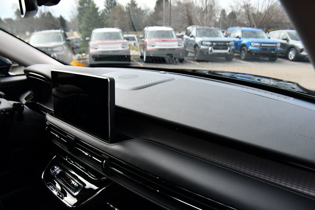 Used 2024 Lincoln Corsair Premiere image 15