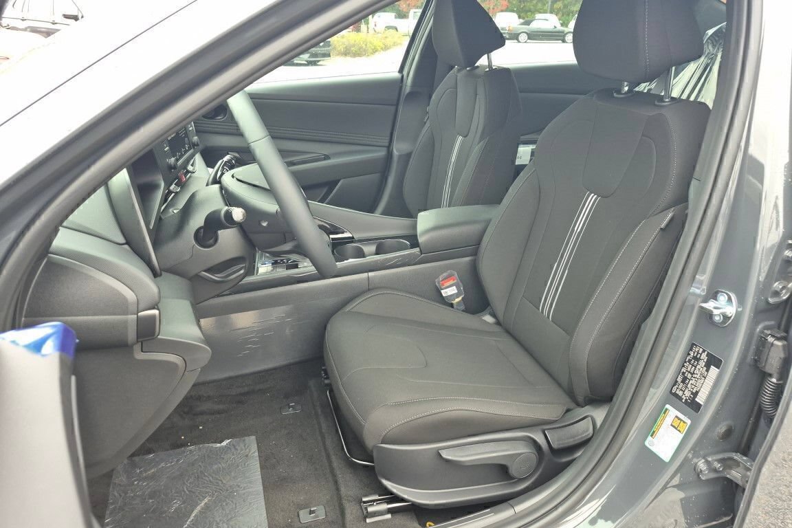 New 2026 Hyundai Elantra SEL Sport Premium FWD image 13
