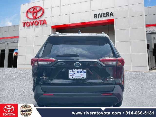 Used 2024 Toyota RAV4 LE AWD/4WD image 7