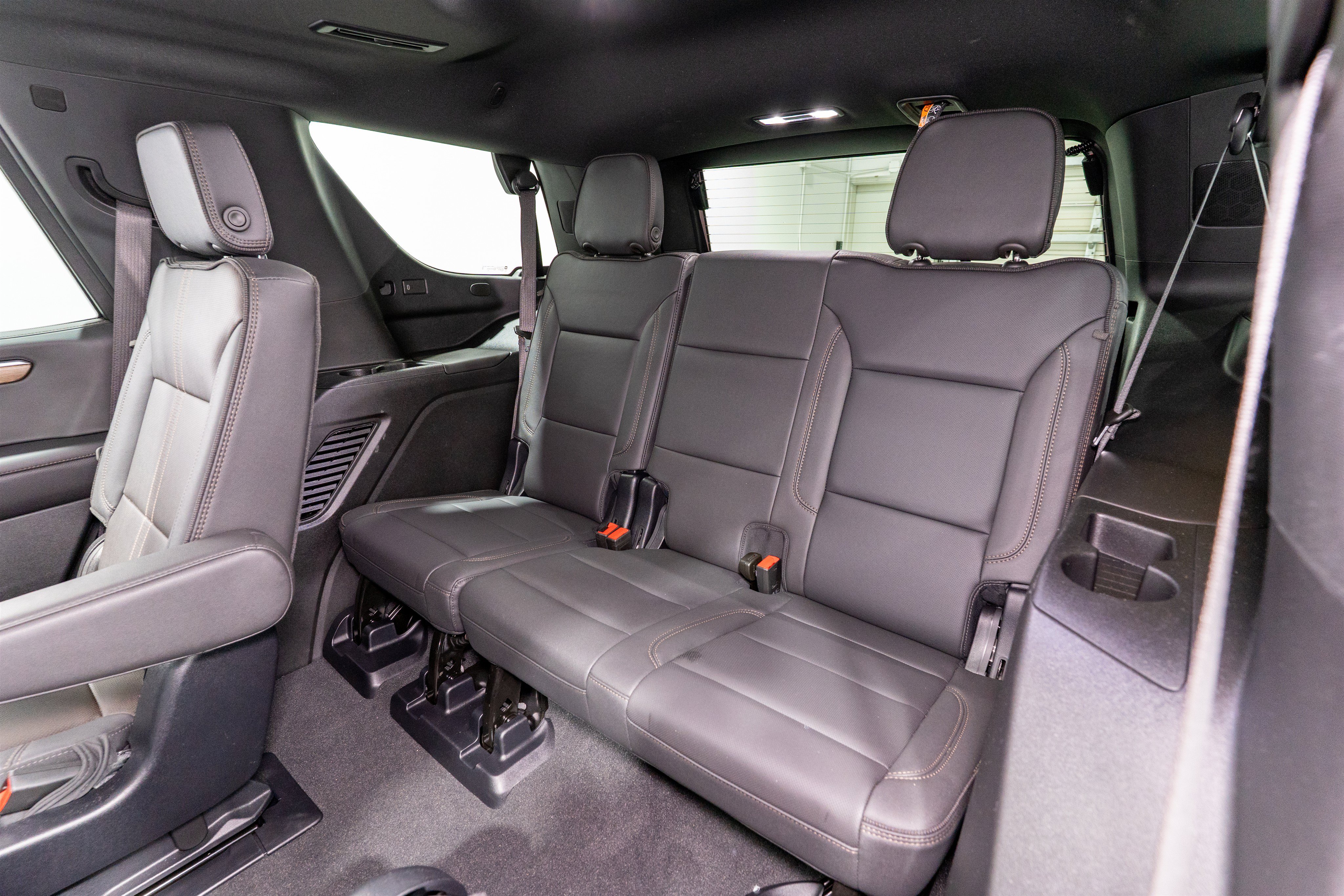 Used 2025 Chevrolet Tahoe High Country AWD/4WD image 35