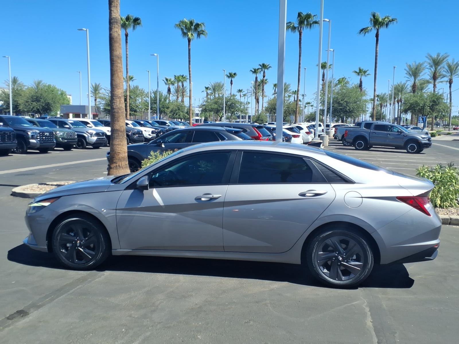 Used 2023 Hyundai Elantra Blue FWD image 7