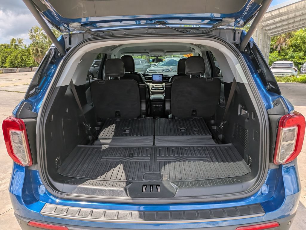 Used 2023 Ford Explorer XLT w/ Equipment Group 202A RWD image 12