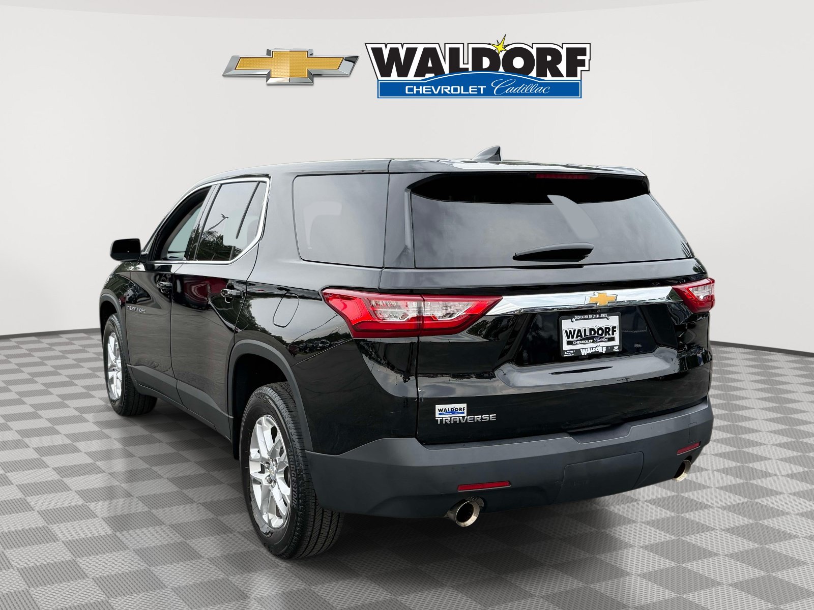 Used 2021 Chevrolet Traverse LS FWD image 4