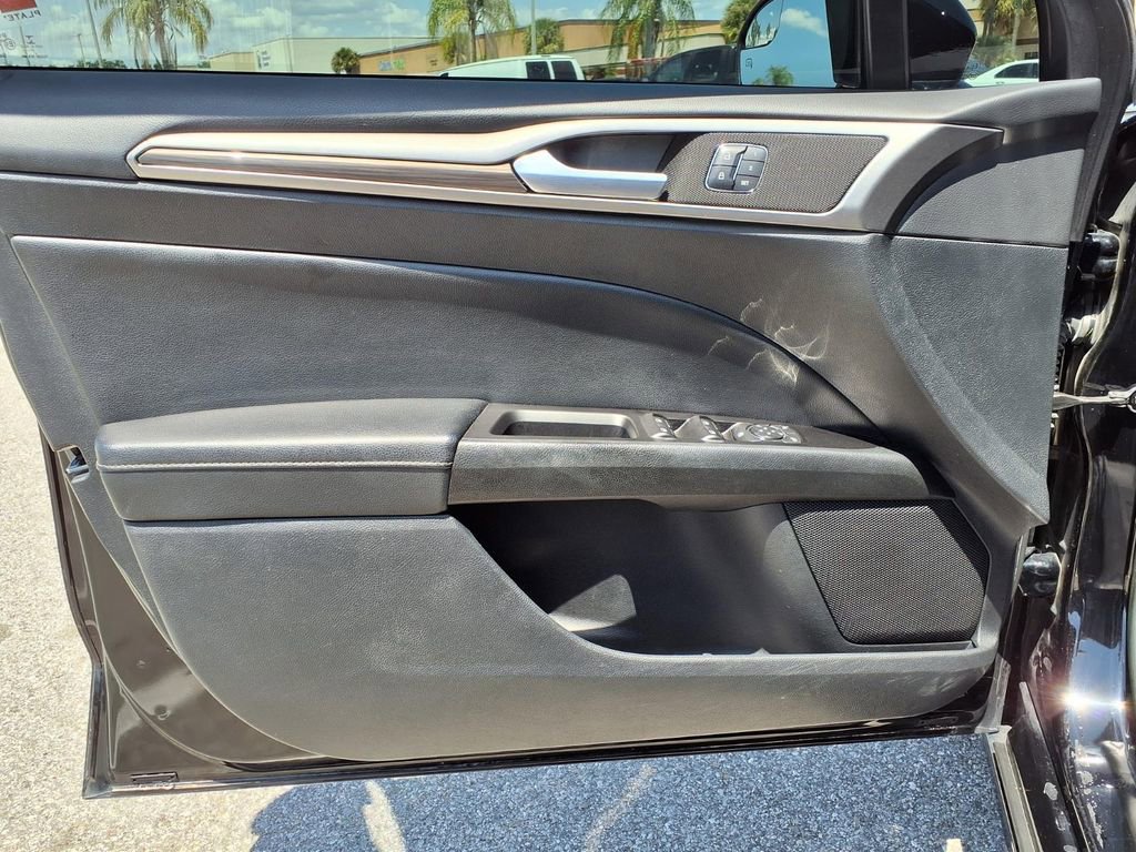 Used 2018 Ford Fusion SE w/ Fusion SE Technology Package FWD image 24