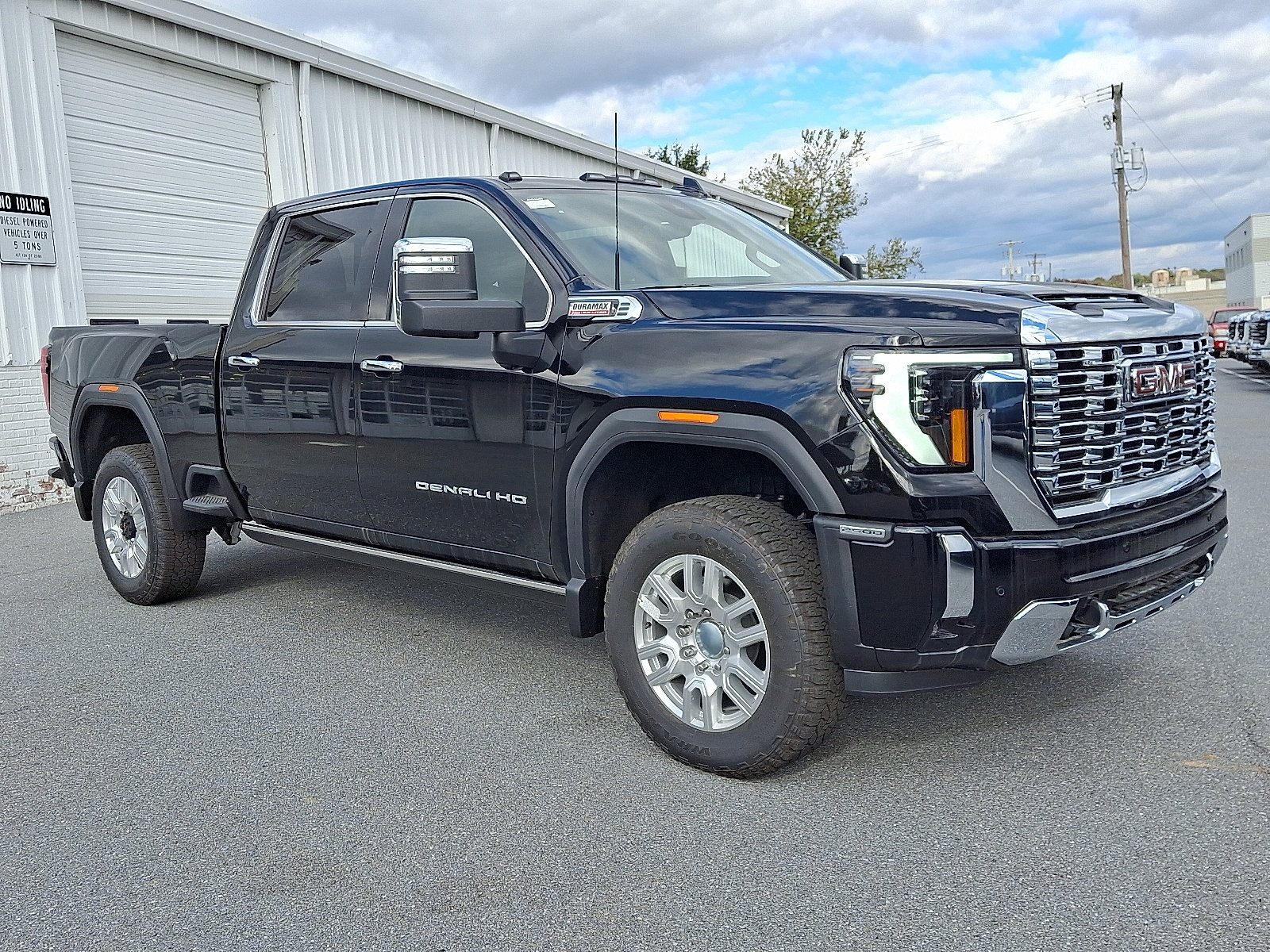 New 2026 GMC Sierra 2500 Denali w/ Denali Reserve Package image 13