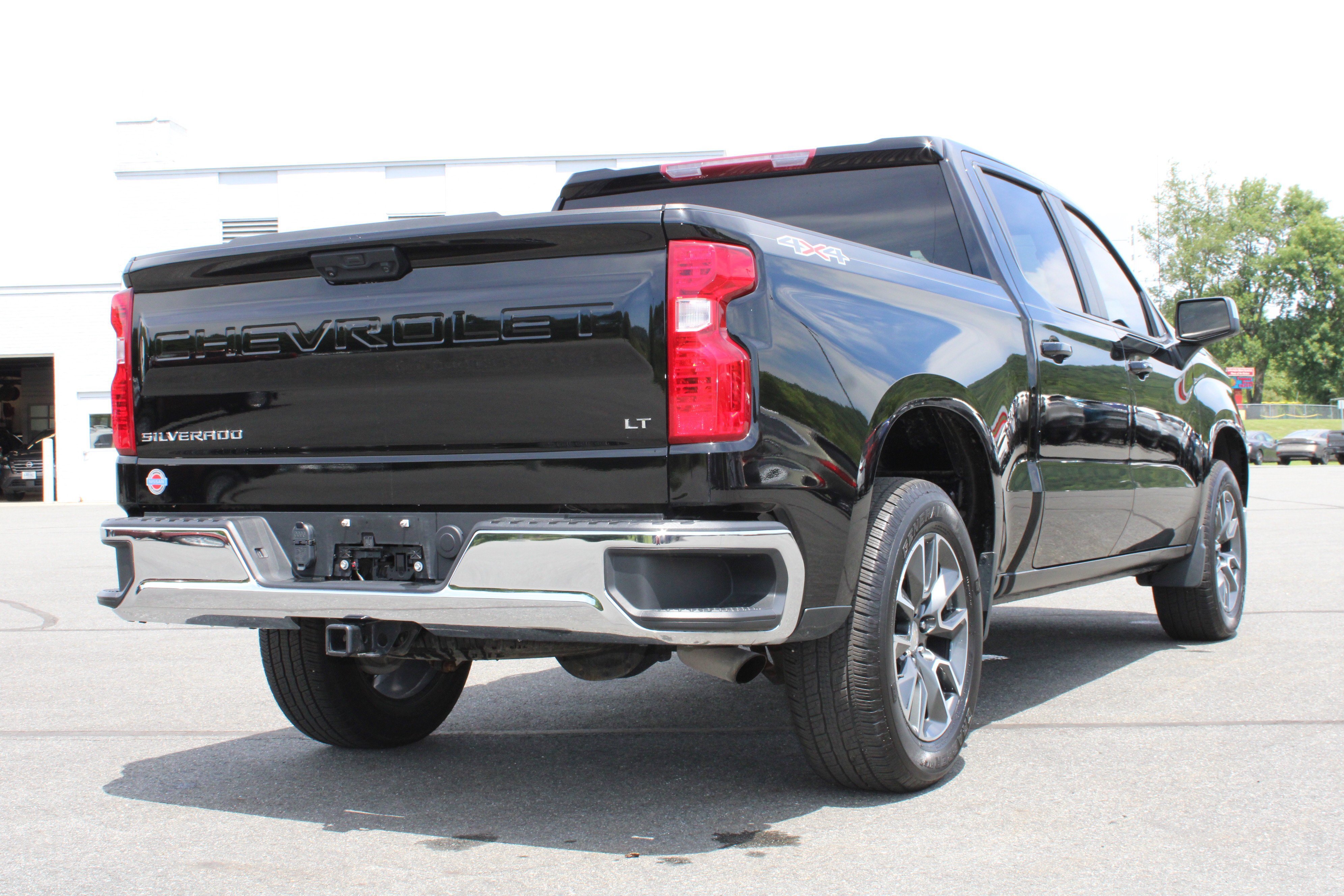 Used 2023 Chevrolet Silverado 1500 LT AWD/4WD image 8