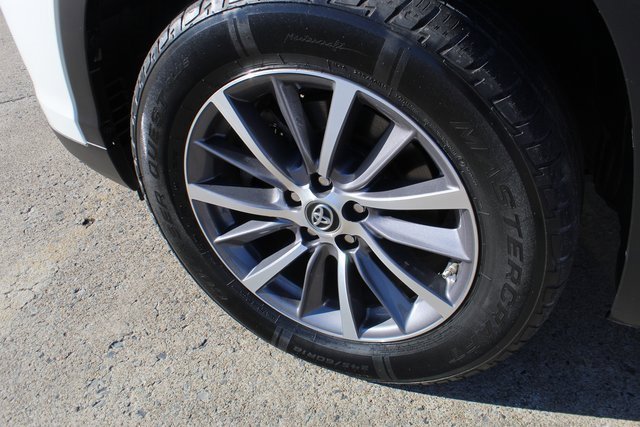 Used 2018 Toyota Highlander SE image 7