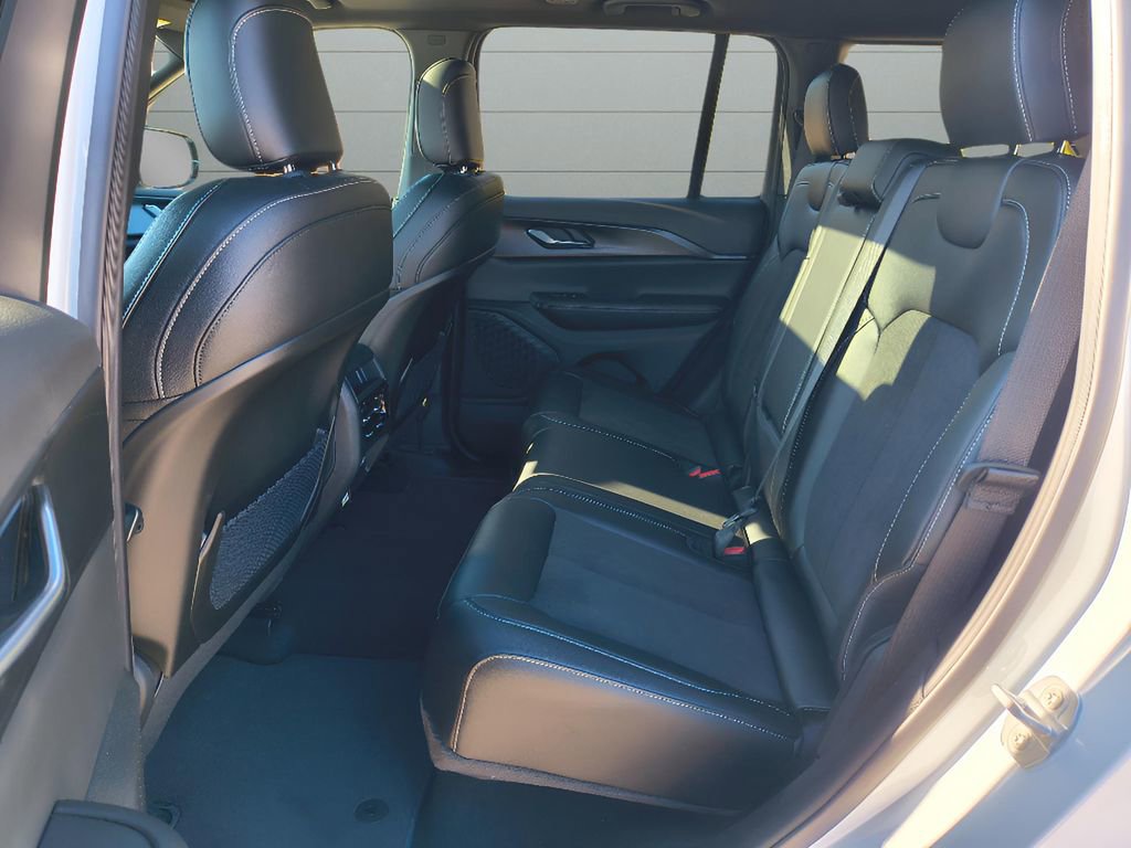 New 2025 Jeep Grand Cherokee Altitude image 28