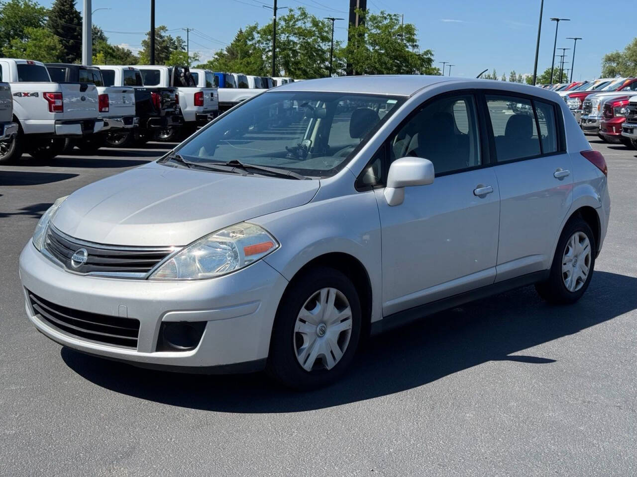 Used 2011 Nissan Versa 1.8 S FWD image 3