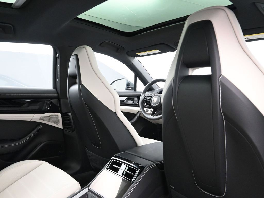New 2025 Porsche Panamera 4 image 7