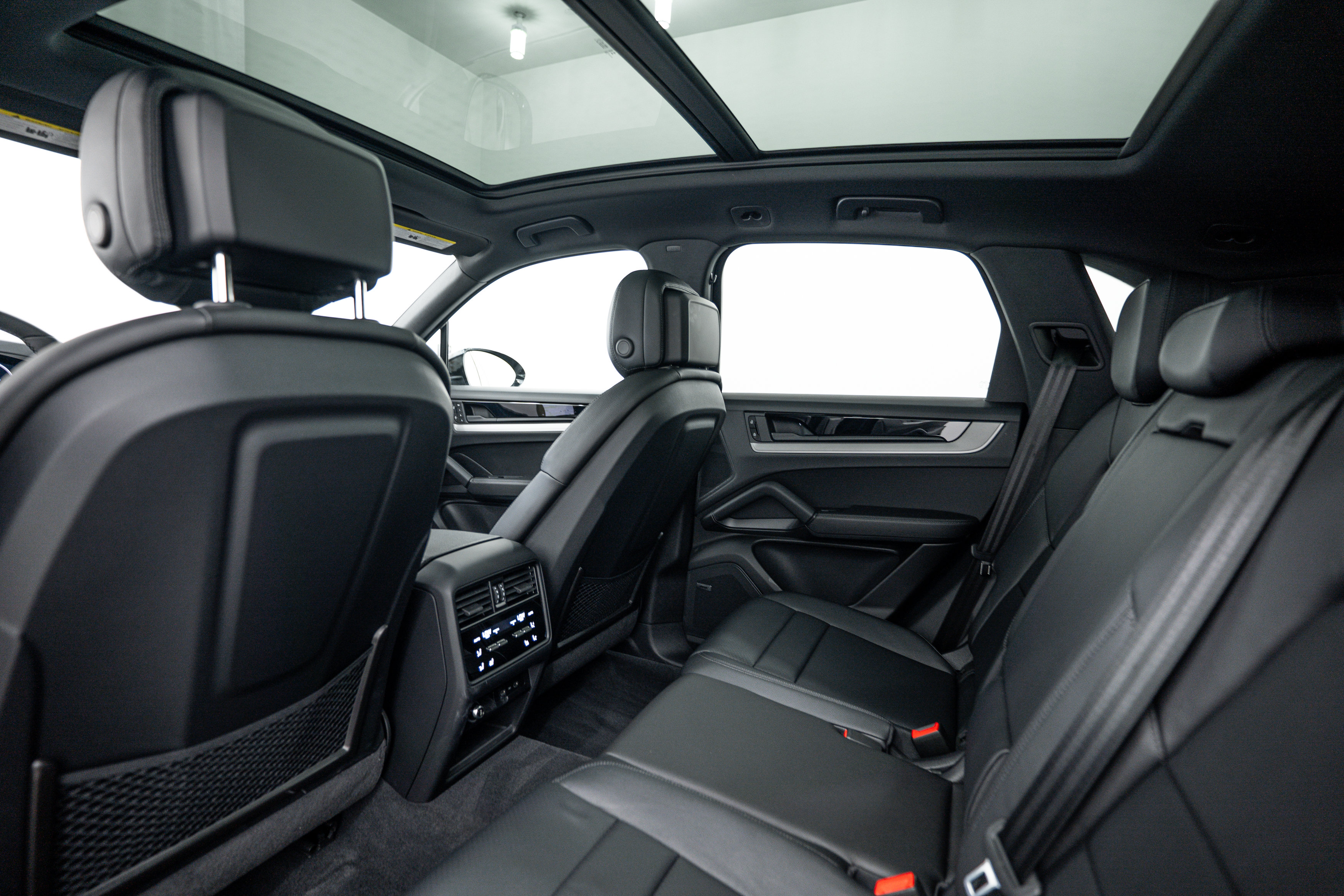 Certified 2026 Porsche Cayenne AWD/4WD image 24