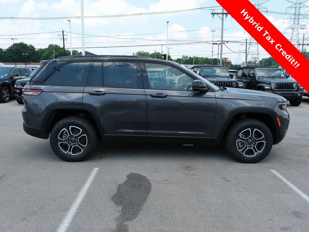 Used 2024 Jeep Grand Cherokee Trailhawk image 2