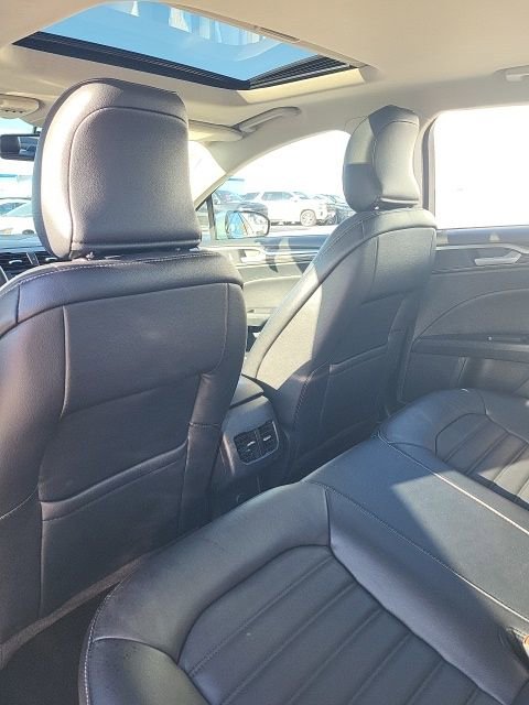 Used 2017 Ford Fusion SE w/ Equipment Group 202A image 9