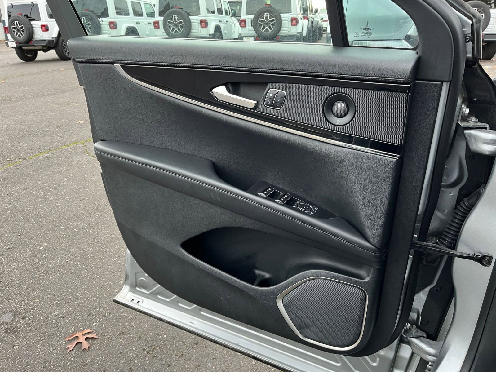 Used 2023 Lincoln Nautilus Reserve w/ Equipment Group 201A image 21