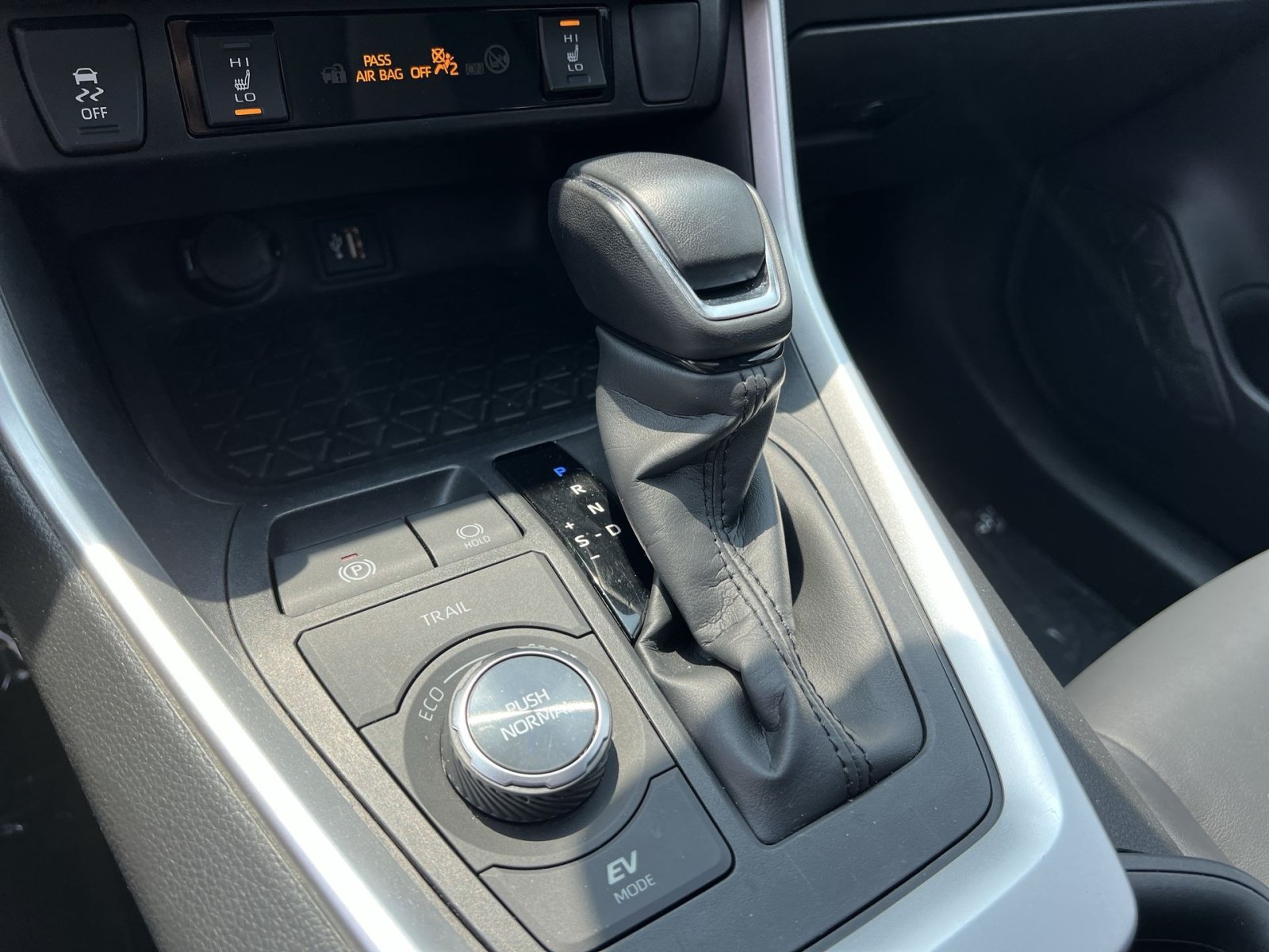 Used 2023 Toyota RAV4 XSE AWD/4WD image 21