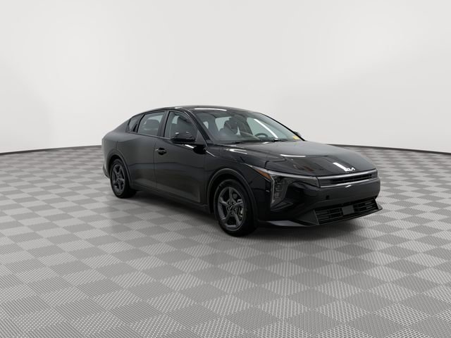 Used 2025 Kia K4 LXS image 13