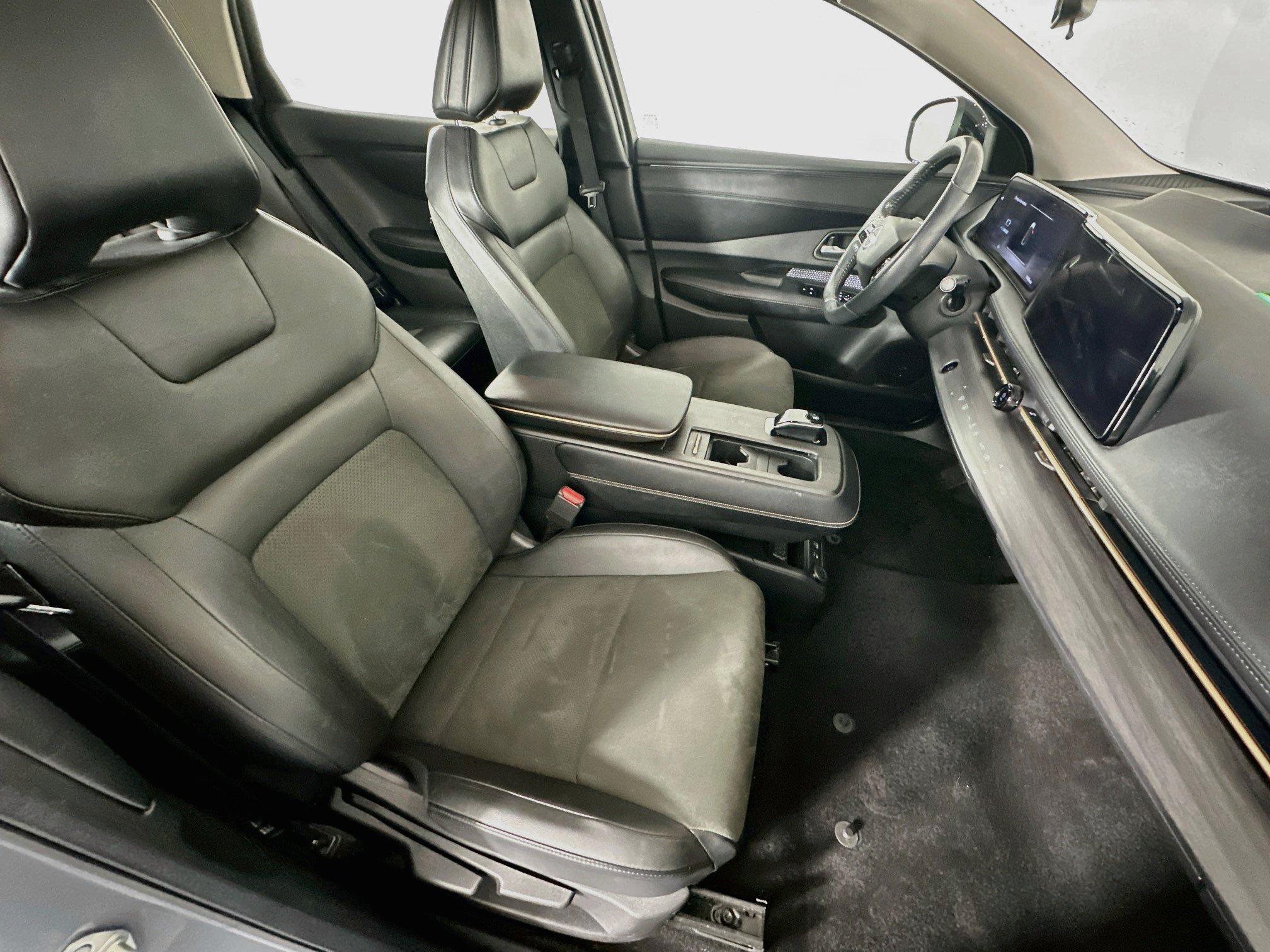 Used 2024 Nissan Ariya FWD image 31