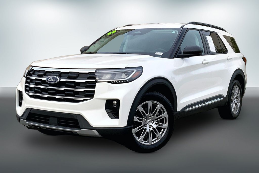 Used 2025 Ford Explorer Active w/ Active Comfort Package AWD/4WD image 2
