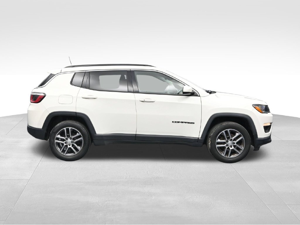 Used 2017 Jeep Compass Latitude w/ Popular Equipment Group AWD/4WD image 6
