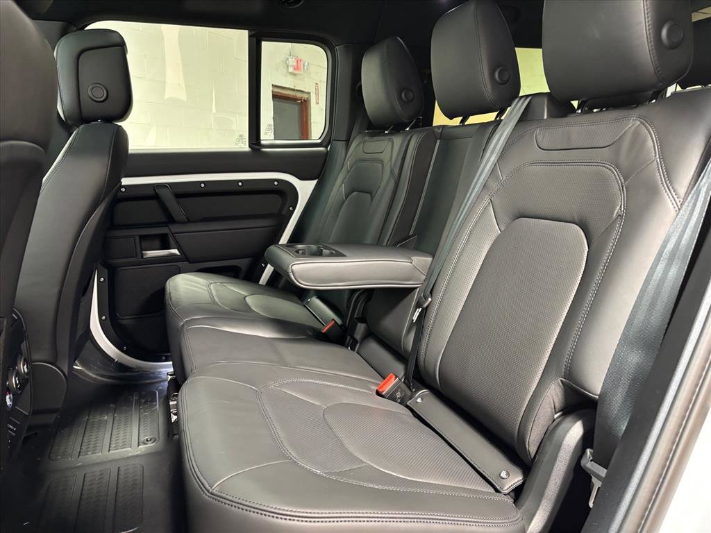 New 2026 Land Rover Defender 130 X-Dynamic SE image 26