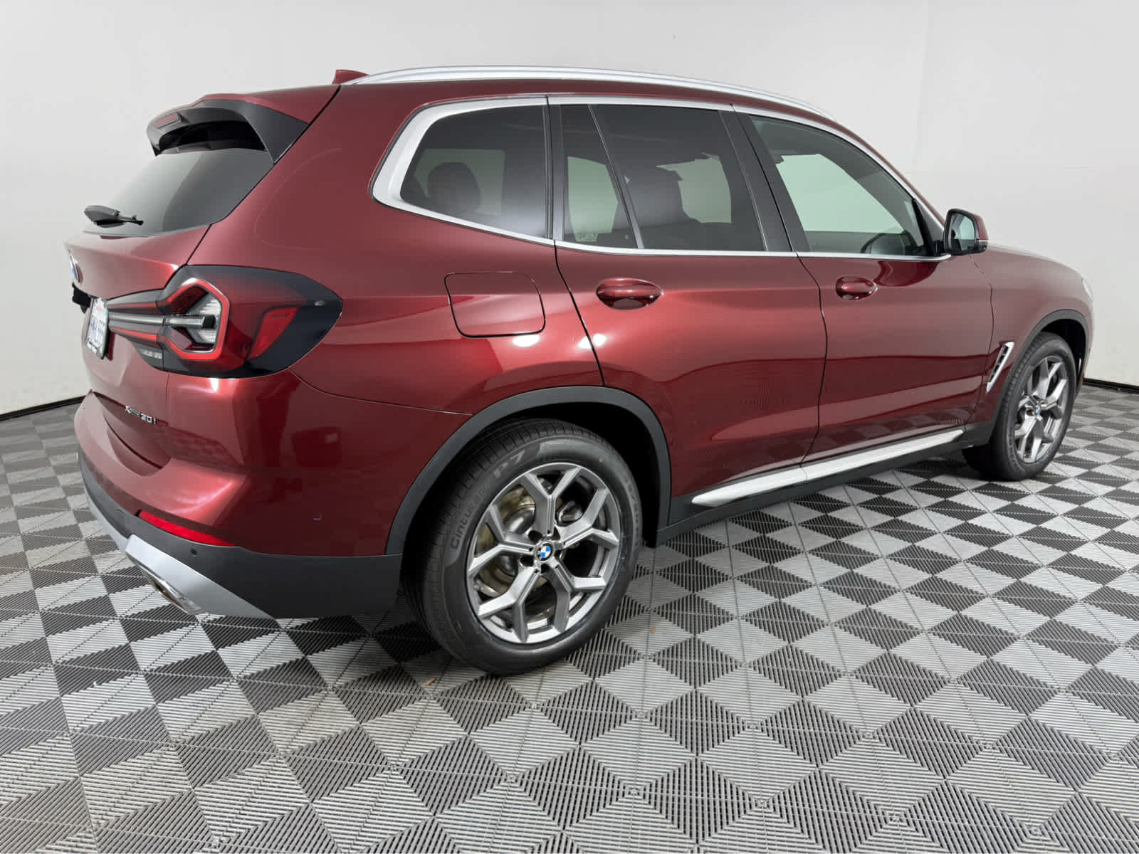 Used 2024 BMW X3 xDrive30i AWD/4WD image 3