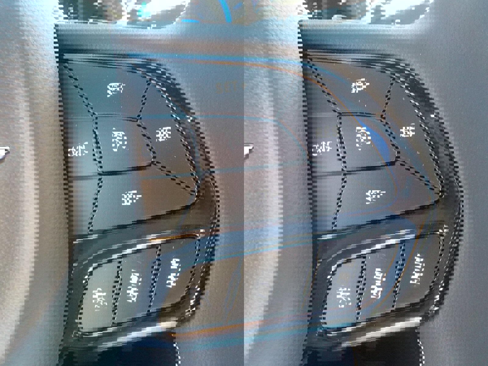 Used 2025 Chrysler Pacifica Premium image 15