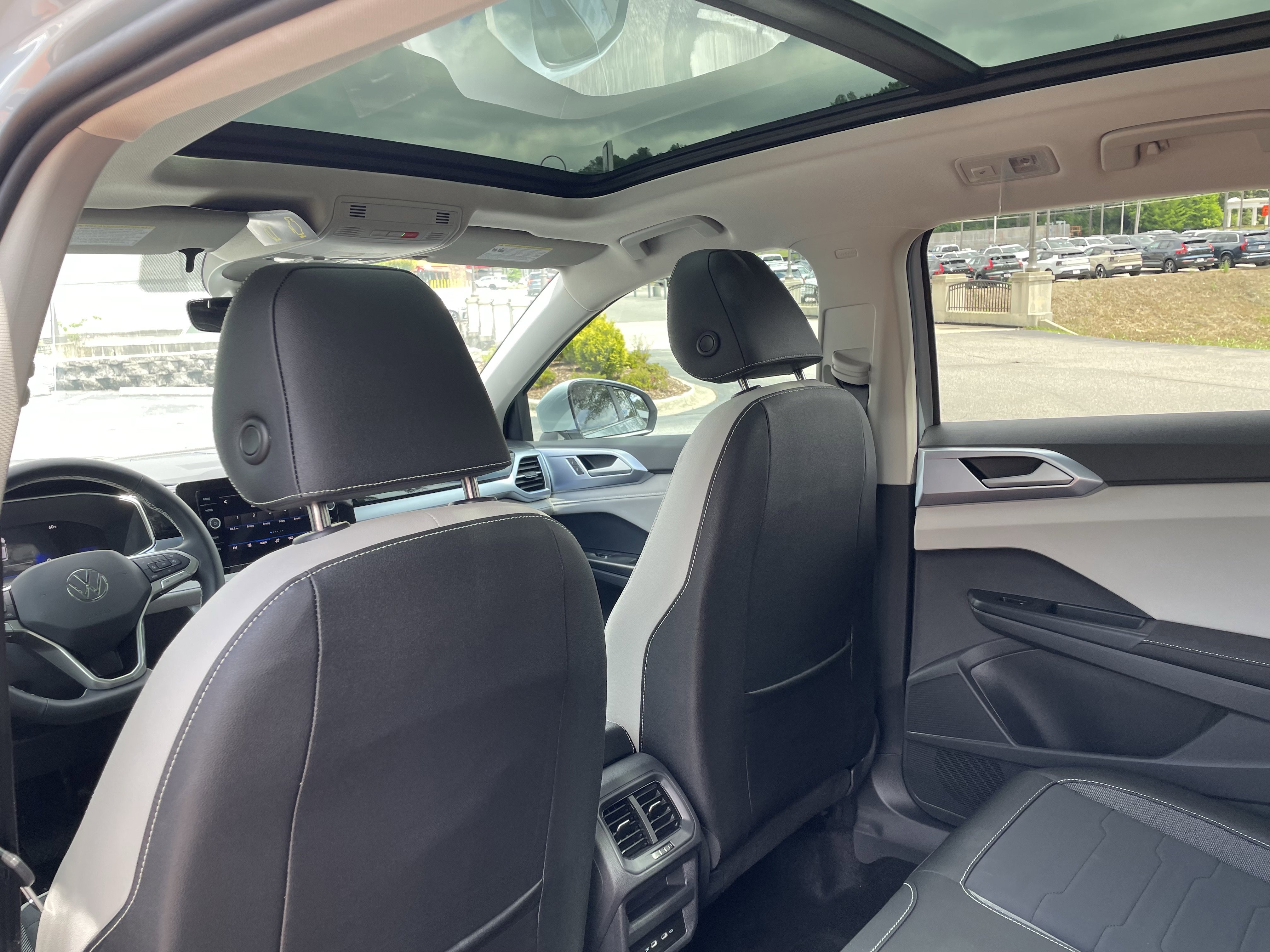 New 2026 Volkswagen Taos SE FWD image 12