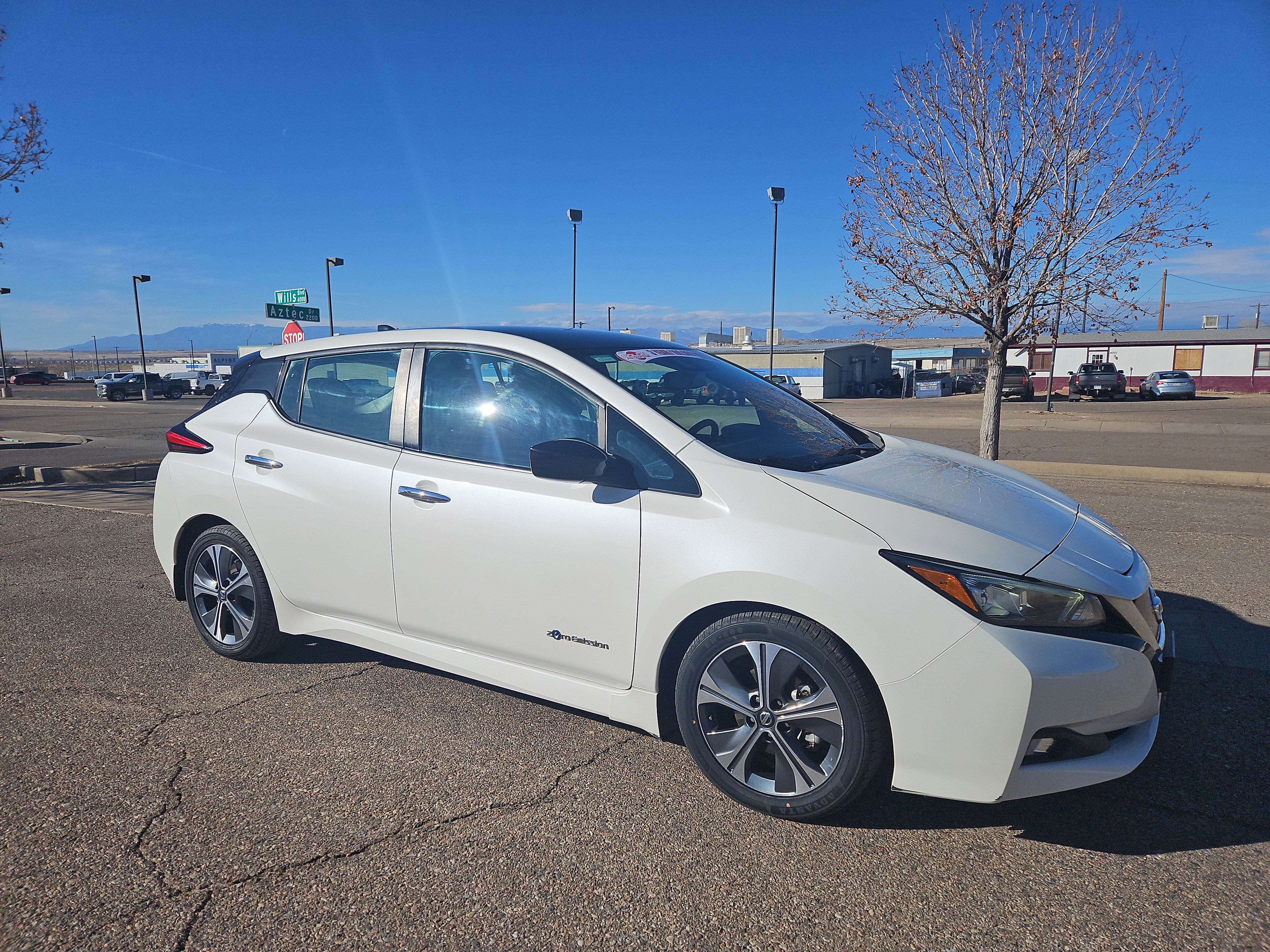 Used 2019 Nissan Leaf SV w/ SV Technology Package image 2